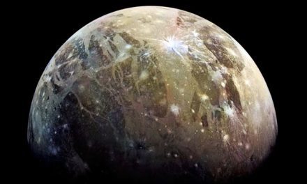 Το Hubble ανακαλύπτει νερό στον Γανυμήδη