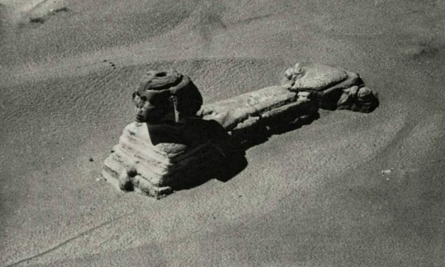 Παλιά φωτογραφία της Σφίγγας.