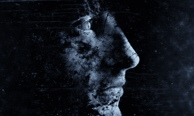 Ναρκισσισμός vs Ψυχοπάθεια: Χορός σκιών στην σκηνή της ευτυχίας