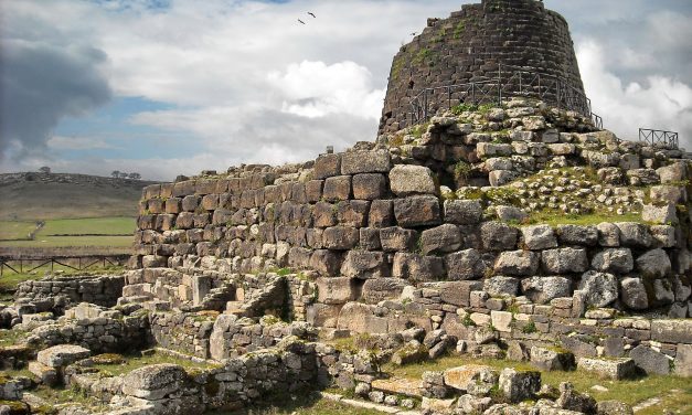 Οι Νουρέγκικ: Μια Βαθύτερη Κατάδυση στον Αινιγματικό Πολιτισμό της Σαρδηνίας