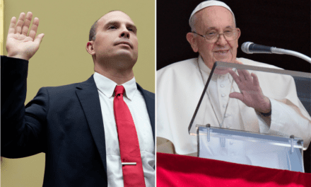 Πίεση στο Βατικανό να αποκαλύψει στοιχεία για UFO