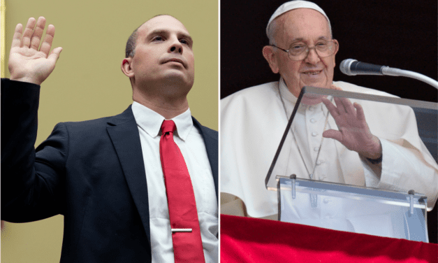 Πίεση στο Βατικανό να αποκαλύψει στοιχεία για UFO