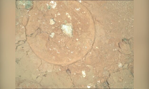 Μυστηριώδεις Πράσινες Κηλίδες στον Άρη Αναζωπυρώνουν τις Ελπίδες για Ζωή στον Κόκκινο Πλανήτη