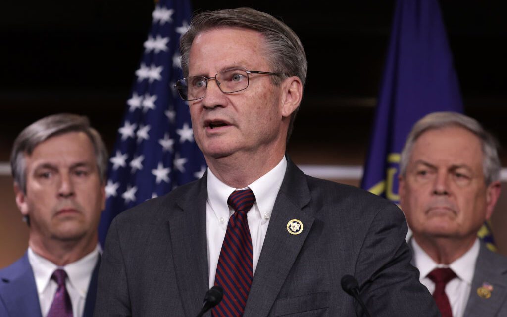 Μεγάλο όσο ένα γήπεδο ποδοσφαίρου, κάτω από το νερό